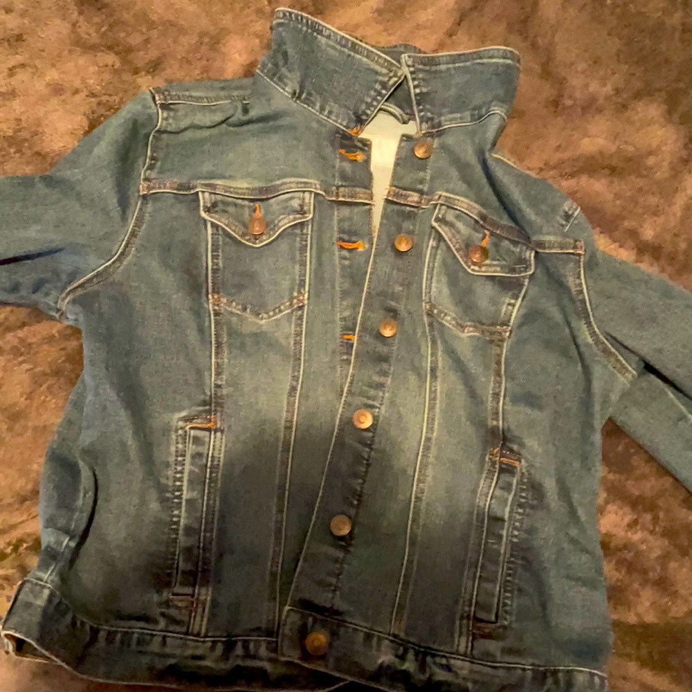 Hi I’m selling a Jean jacket size 12-14